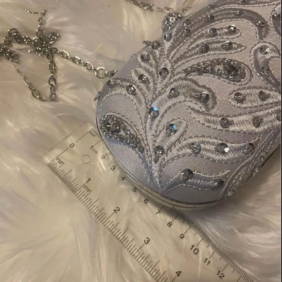 💎 Satin sequinned and crystal purse/clutch NWOT - Picture 6 of 6
